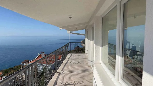 Apartments mit Panoramablick auf das Meer in Dobra Voda — photo 23